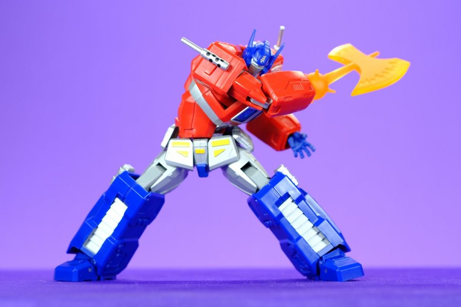 Amazing Yamaguchi Revoltech Optimus Prime  (5 of 16)